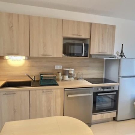 A 150M De La Plage - Coquet Appartement Pour 4 Personnes Vias Bagian luar foto