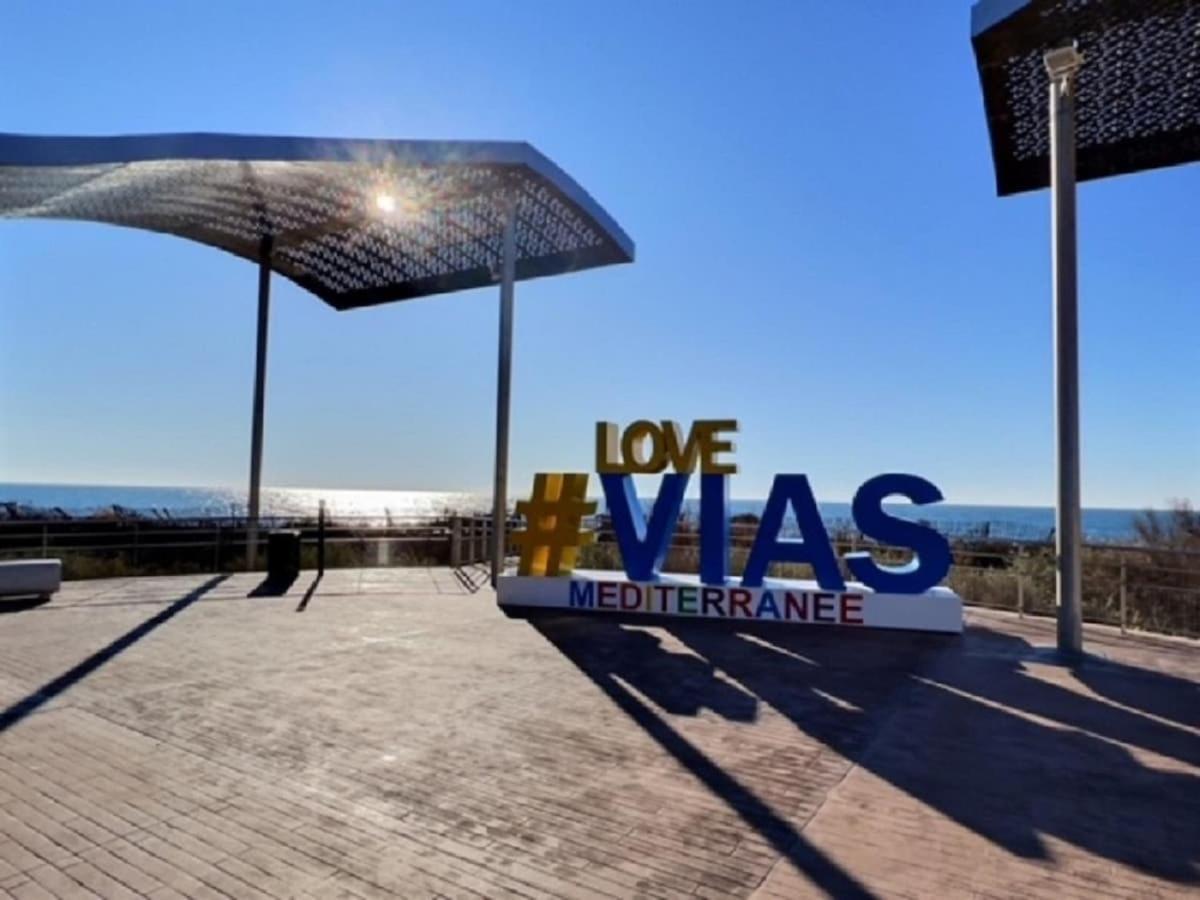A 150M De La Plage - Coquet Appartement Pour 4 Personnes Vias Bagian luar foto