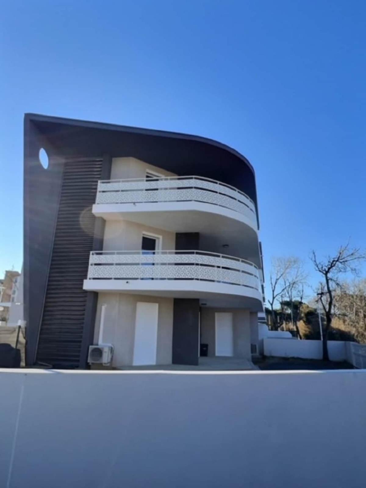 A 150M De La Plage - Coquet Appartement Pour 4 Personnes Vias Bagian luar foto